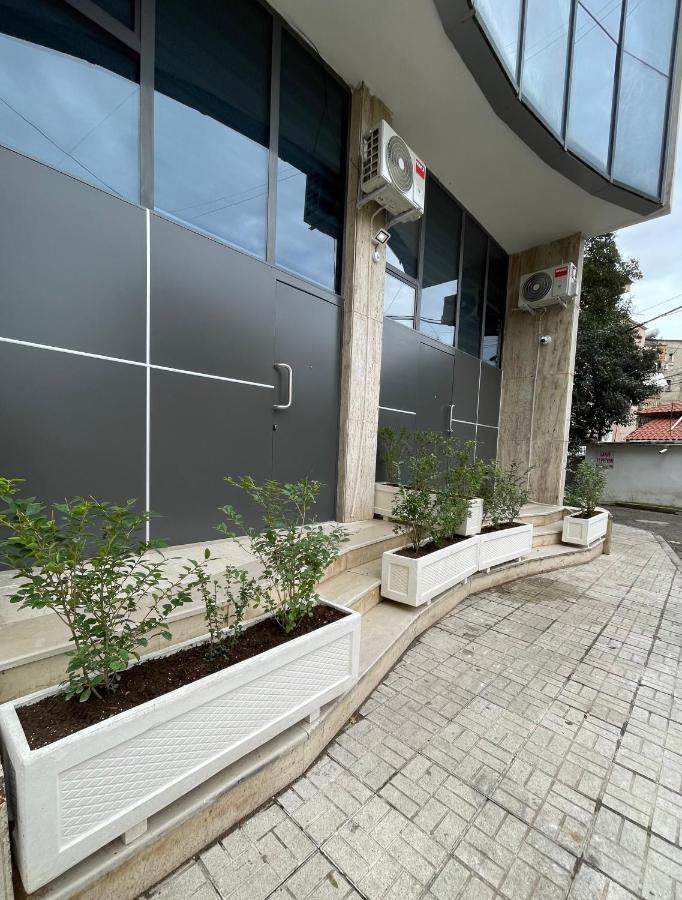 D&E Apartaments Тирана Екстериор снимка
