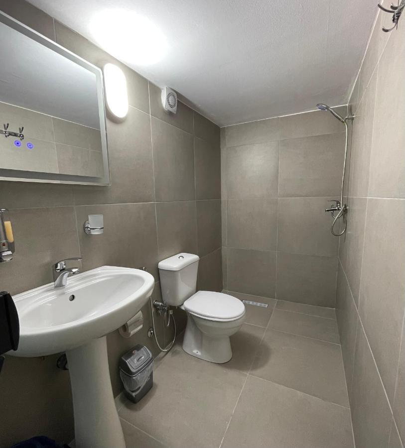 D&E Apartaments Тирана Екстериор снимка